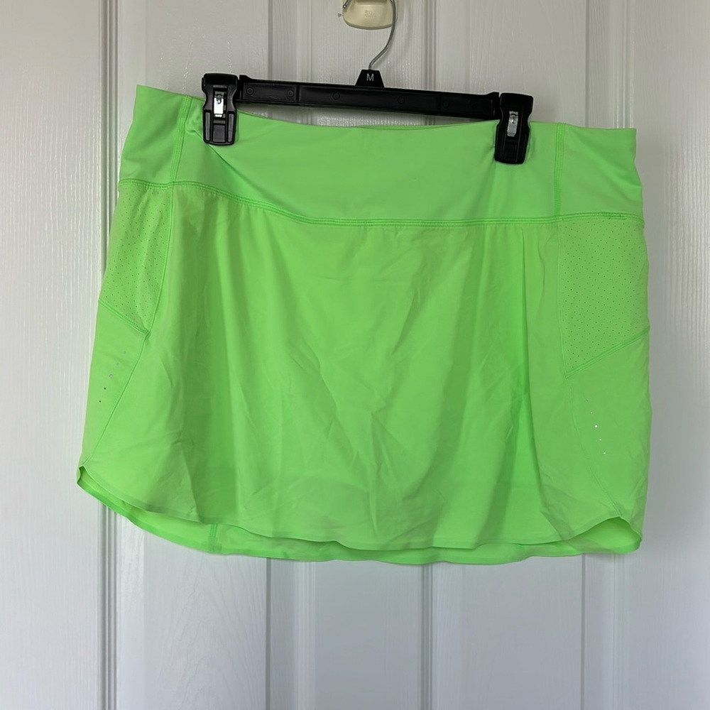 EUC Athleta Run With It Skort